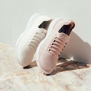 Apl techloom tan shoes